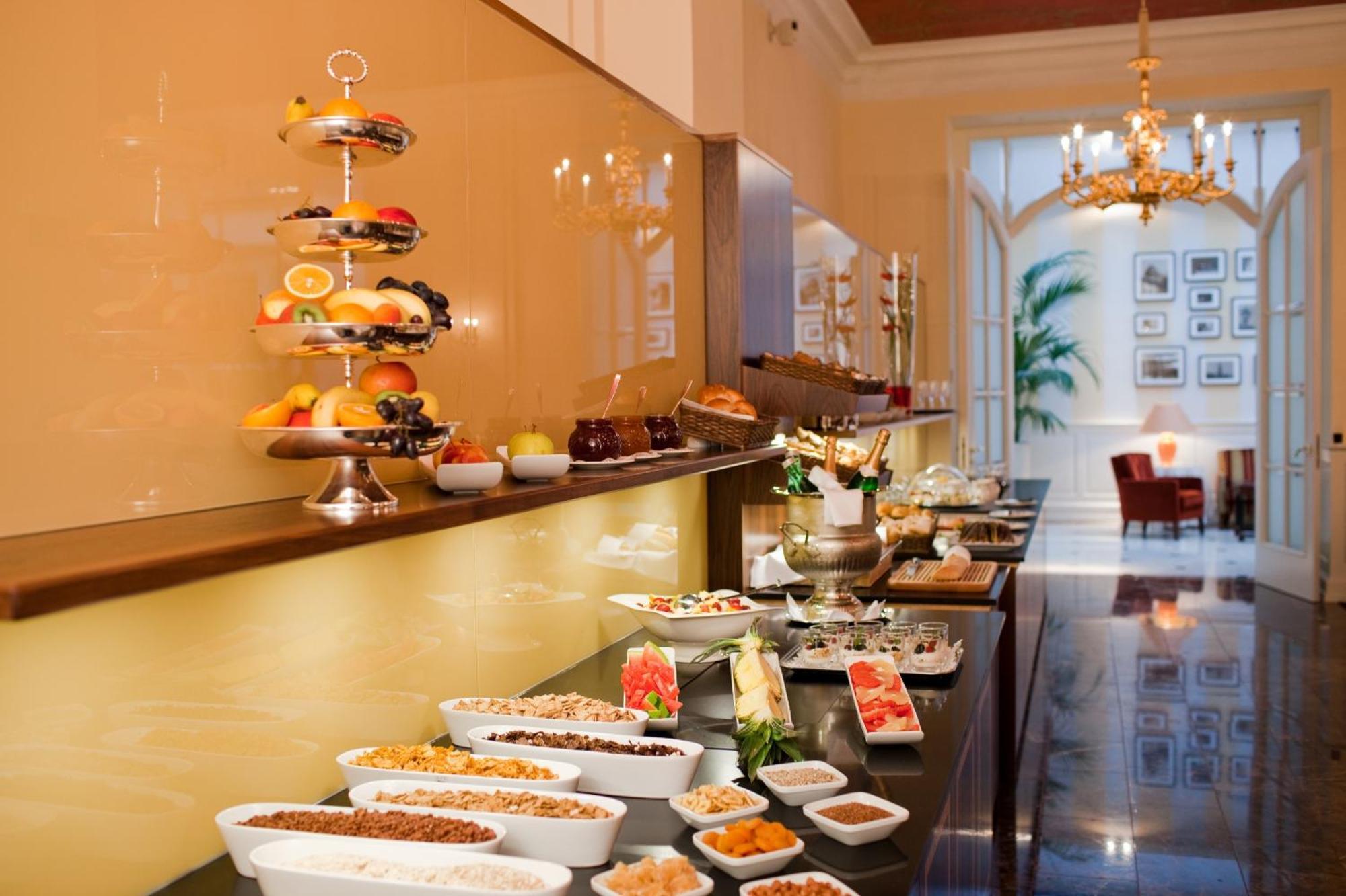 Hotel Kaiserhof Wien Екстер'єр фото